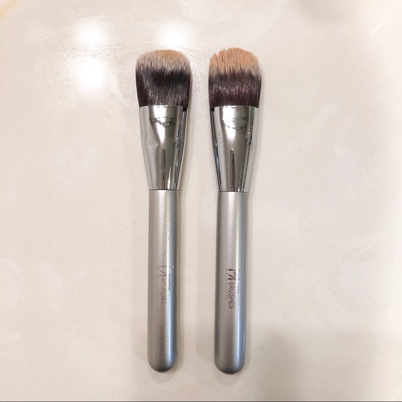 it cosmetics Makeup Pair Of It Cosmetics Omg Foundation Brushes 6
